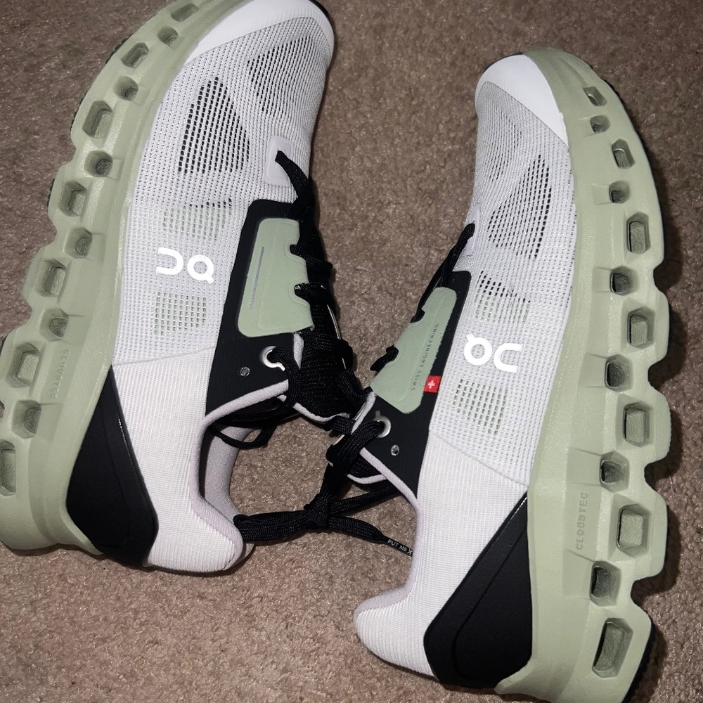 On Cloud Women’s Stratus